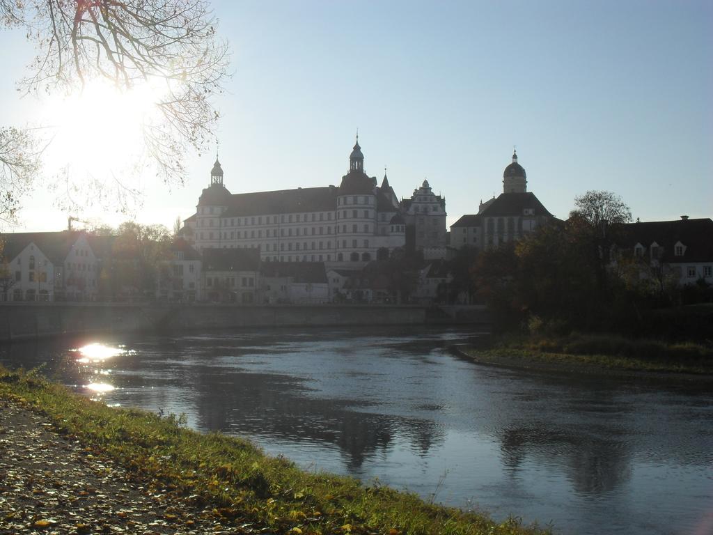 Hotel Am Fluss Neuburg an Der Donau Luaran gambar